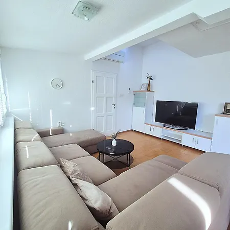 Apartma Drustvena Free Private Parking *