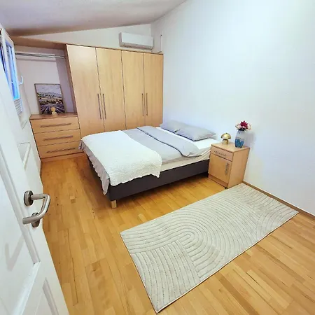 Apartma Drustvena Free Private Parking *